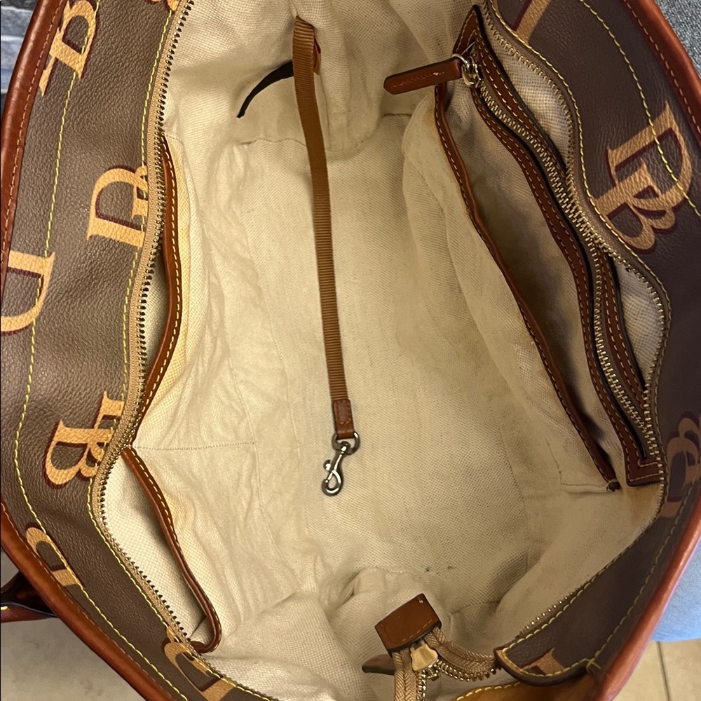 Dooney & Bourke Elegant Brown and Tan woman’s - Picture 14 of 16